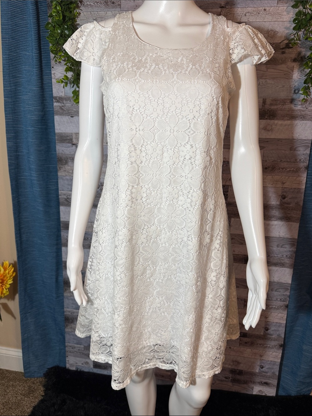 Kim Rogers Lace Cap Sleeve Dress in White